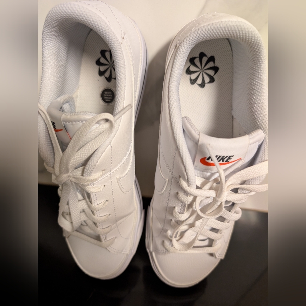 Nike Women's Court Legacy White Sneakers Size 9.5 Like New - Picture 6 of 10